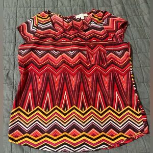 Fun print! Red, Black geometric design cap sleeve top. Women's size L